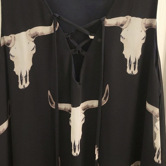 Peach Love California, size M, black with bull skulls - Picture 3 of 6